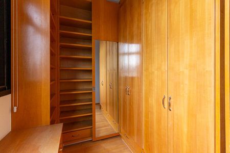 Apartamento para alugar com 280m², 3 quartos e 4 vagas Apartamento para alugar com 280m², 3 quartos e 4 vagasCloset da Suíte 1