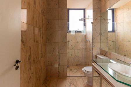 Apartamento para alugar com 280m², 3 quartos e 4 vagas Apartamento para alugar com 280m², 3 quartos e 4 vagasBanheiro da Suíte 1