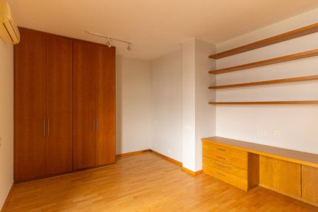Apartamento para alugar com 280m², 3 quartos e 4 vagas Apartamento para alugar com 280m², 3 quartos e 4 vagasQuarto da Suíte 3