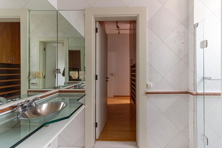 Apartamento para alugar com 280m², 3 quartos e 4 vagas Apartamento para alugar com 280m², 3 quartos e 4 vagasBanheiro da Suíte 2