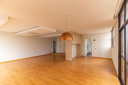 Apartamento para alugar com 280m², 3 quartos e 4 vagas Apartamento para alugar com 280m², 3 quartos e 4 vagasSala de Jantar