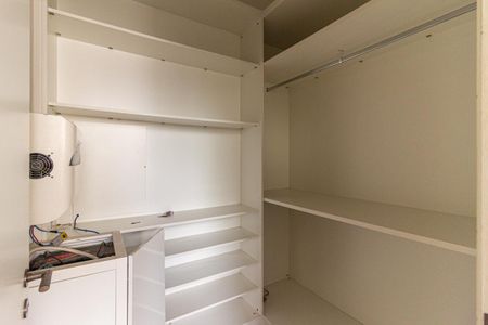 Apartamento para alugar com 280m², 3 quartos e 4 vagas Apartamento para alugar com 280m², 3 quartos e 4 vagasQuarto de Serviço 1