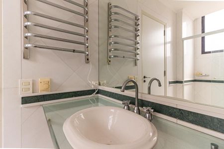 Apartamento para alugar com 280m², 3 quartos e 4 vagas Apartamento para alugar com 280m², 3 quartos e 4 vagasBanheiro da Suíte 3