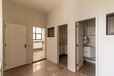 Apartamento para alugar com 280m², 3 quartos e 4 vagas Apartamento para alugar com 280m², 3 quartos e 4 vagasÁrea de Serviço