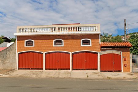 Casa à venda com 300m², 3 quartos e 4 vagasFachada