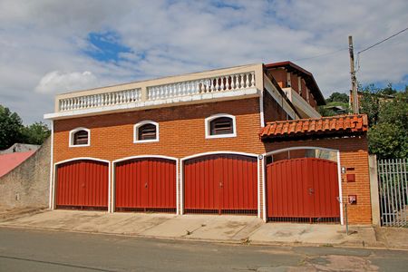 Casa à venda com 300m², 3 quartos e 4 vagasFachada