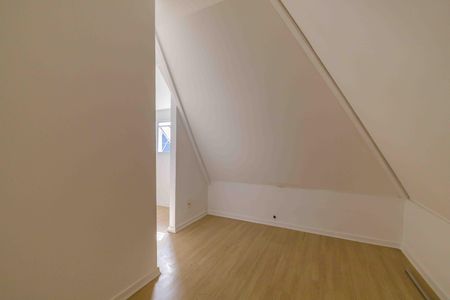 Casa de condomínio à venda com 158m², 4 quartos e 3 vagasSótão