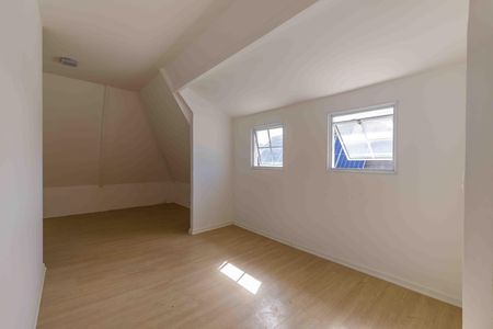 Casa de condomínio à venda com 158m², 4 quartos e 3 vagasSótão