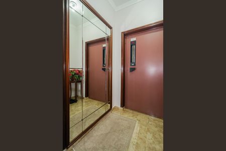 Apartamento à venda com 160m², 4 quartos e 3 vagas Apartamento à venda com 160m², 4 quartos e 3 vagasÁrea comum - Hall de entrada