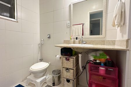 Apartamento à venda com 66m², 2 quartos e sem vaga Apartamento à venda com 66m², 2 quartos e sem vagaBanheiro Social