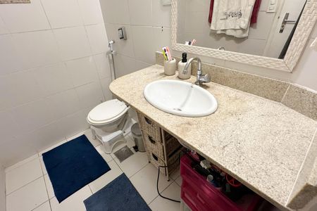 Apartamento à venda com 66m², 2 quartos e sem vaga Apartamento à venda com 66m², 2 quartos e sem vagaBanheiro Social