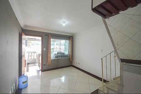 Casa à venda com 89m², 2 quartos e 3 vagas Casa à venda com 89m², 2 quartos e 3 vagasSala