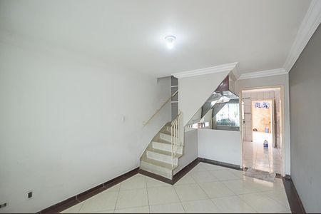 Casa à venda com 89m², 2 quartos e 3 vagas Casa à venda com 89m², 2 quartos e 3 vagasSala