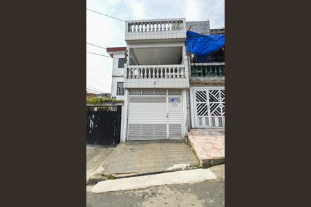 Casa à venda com 89m², 2 quartos e 3 vagas Casa à venda com 89m², 2 quartos e 3 vagasFachada e placa