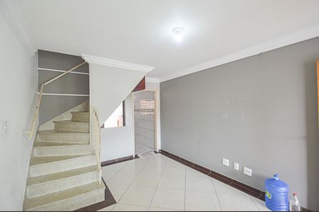 Casa à venda com 89m², 2 quartos e 3 vagas Casa à venda com 89m², 2 quartos e 3 vagasSala
