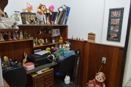 Casa à venda com 260m², 4 quartos e 2 vagas Casa à venda com 260m², 4 quartos e 2 vagasEscritório