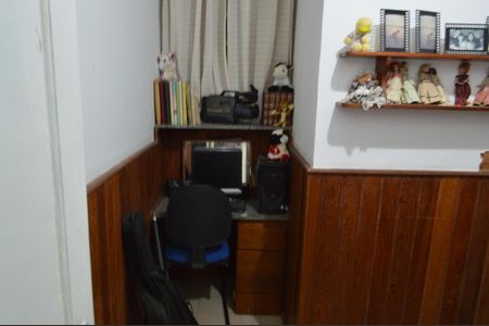 Casa à venda com 260m², 4 quartos e 2 vagas Casa à venda com 260m², 4 quartos e 2 vagasEscritório