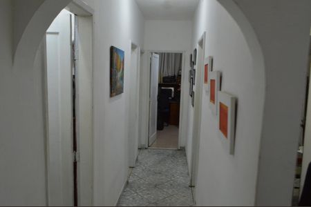 Casa à venda com 260m², 4 quartos e 2 vagas Casa à venda com 260m², 4 quartos e 2 vagasCorredor