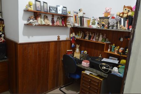 Casa à venda com 260m², 4 quartos e 2 vagas Casa à venda com 260m², 4 quartos e 2 vagasEscritório