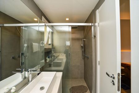 Apartamento à venda com 76m², 3 quartos e 1 vaga Apartamento à venda com 76m², 3 quartos e 1 vagaBanheiro da Suíte