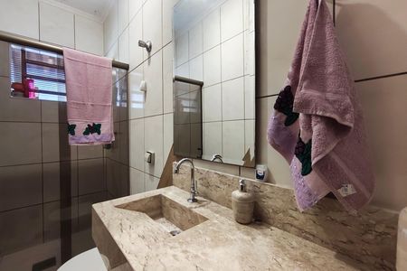 Casa à venda com 180m², 2 quartos e 6 vagasBanheiro Social