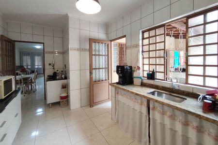 Casa à venda com 180m², 2 quartos e 6 vagasCozinha