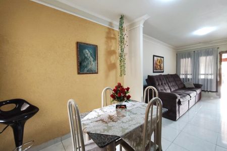 Casa à venda com 180m², 2 quartos e 6 vagasSala de Jantar