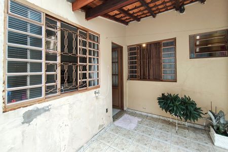 Casa à venda com 180m², 2 quartos e 6 vagasÁrea de Serviço