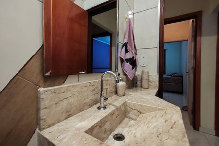 Casa à venda com 180m², 2 quartos e 6 vagasBanheiro Social