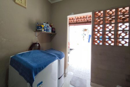 Casa à venda com 180m², 2 quartos e 6 vagasQuarto de Serviço