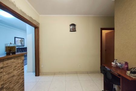 Casa à venda com 180m², 2 quartos e 6 vagasSala de Estar
