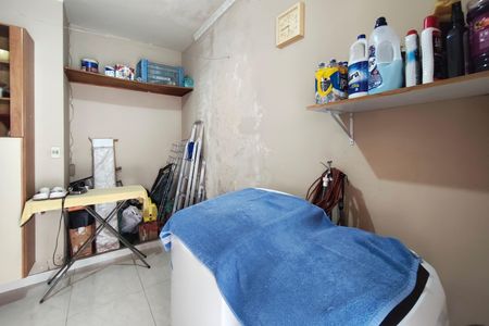 Casa à venda com 180m², 2 quartos e 6 vagasQuarto de Serviço