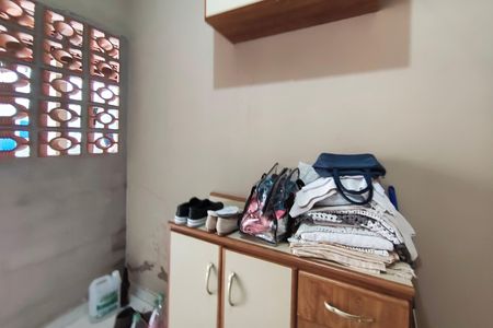 Casa à venda com 180m², 2 quartos e 6 vagasQuarto de Serviço