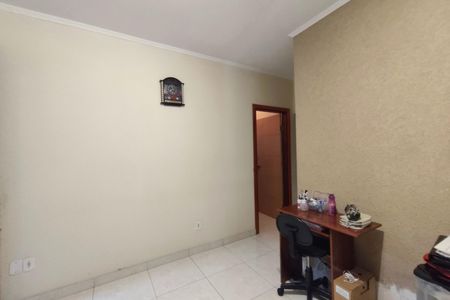 Casa à venda com 180m², 2 quartos e 6 vagasQuarto Suíte