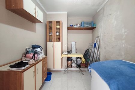 Casa à venda com 180m², 2 quartos e 6 vagasQuarto de Serviço