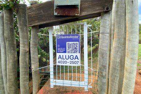 Casa de condomínio para alugar com 175m², 2 quartos e 5 vagasFachada e Placa