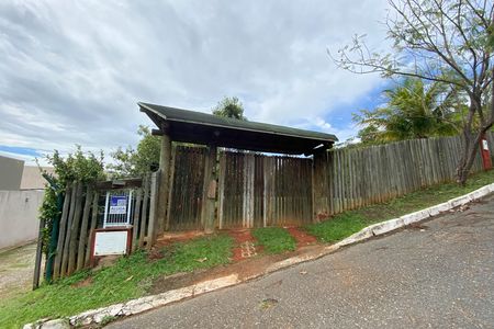 Casa de condomínio para alugar com 175m², 2 quartos e 5 vagasFachada e Placa