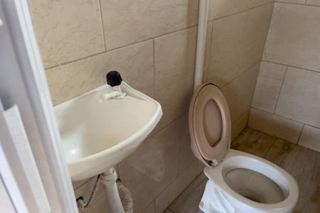 Casa para alugar com 48m², 1 quarto e sem vaga Casa para alugar com 48m², 1 quarto e sem vagaBanheiro