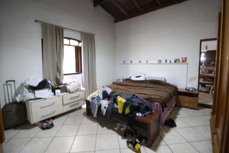 Casa à venda com 128m², 4 quartos e 2 vagasSuíte