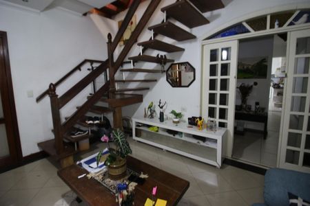 Casa à venda com 128m², 4 quartos e 2 vagasSala