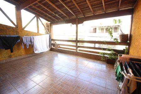 Casa à venda com 128m², 4 quartos e 2 vagasVaranda