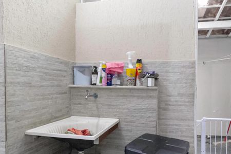 Casa de condomínio à venda com 81m², 3 quartos e 2 vagasÁrea de serviço