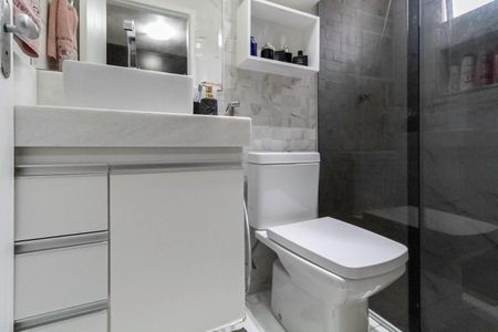 Casa de condomínio à venda com 81m², 3 quartos e 2 vagasBanheiro da suíte 