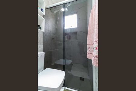 Casa de condomínio à venda com 81m², 3 quartos e 2 vagasBanheiro da suíte