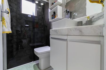 Casa de condomínio à venda com 81m², 3 quartos e 2 vagasBanheiro social 