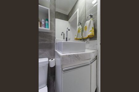 Casa de condomínio à venda com 81m², 3 quartos e 2 vagasBanheiro social 