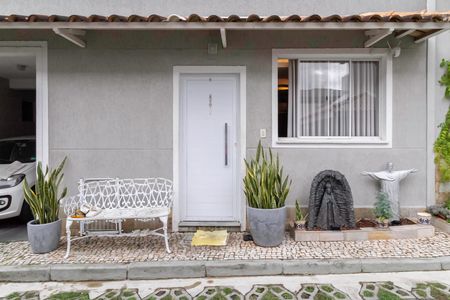 Casa de condomínio à venda com 81m², 3 quartos e 2 vagasFachada