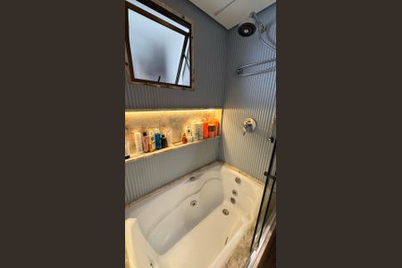 Apartamento à venda com 105m², 3 quartos e 2 vagasBanheiro da Suíte