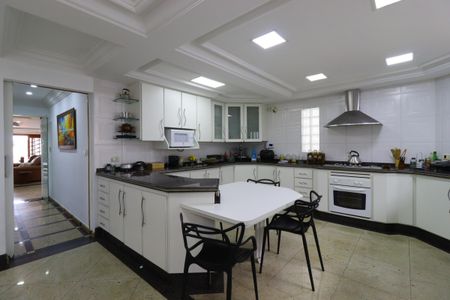 Casa à venda com 420m², 3 quartos e 8 vagasCozinha