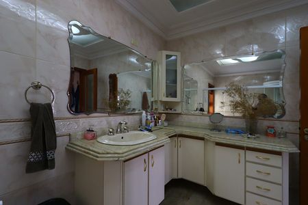 Casa à venda com 420m², 3 quartos e 8 vagasBanheiro da Suíte 3